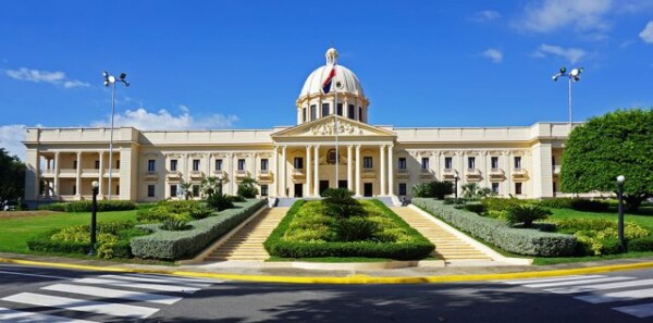 Abinader deroga designaciones del gobernador del Palacio Nacional y de 3 subdirectores de Digecom