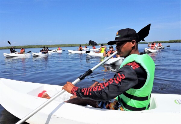 No dejes que salga el verano sin recorrer la Ruta del Kayak en Estero Balsa