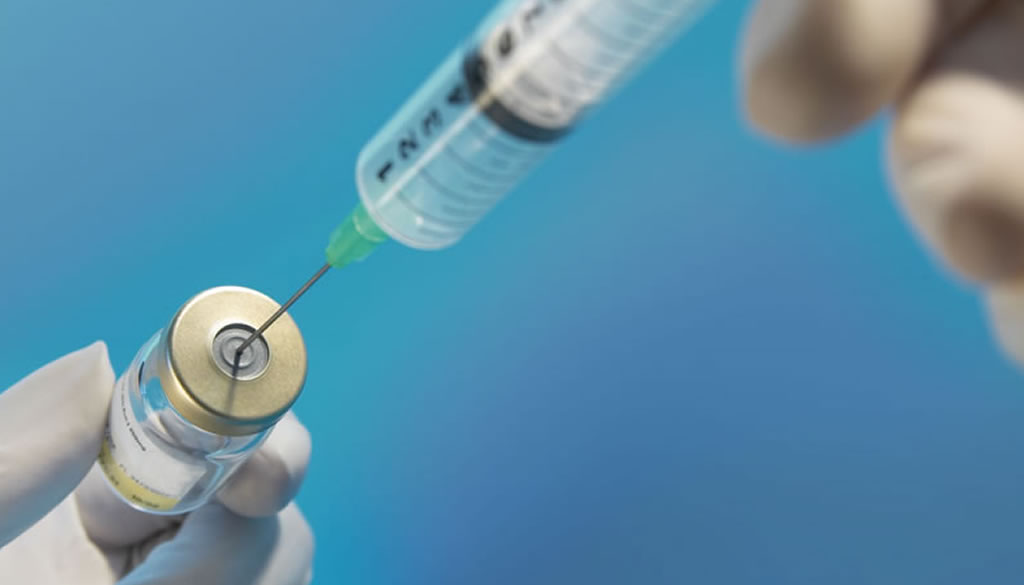 La FDA avisa de que cambiar las dosis de las vacunas de Covid-19 puede poner «en riesgo» la salud pública 
