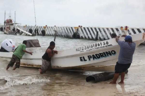 El Caribe mexicano en alerta roja ante la pronta llegada del huracán Zeta