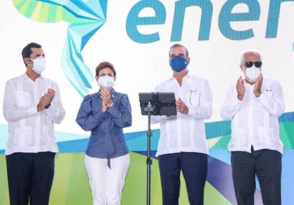Presidente Abinader realiza encendido de 300 MW a gas natural en San Pedro de Macorís