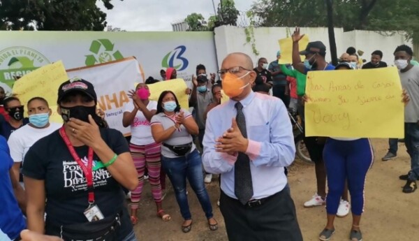 Protestan en Haina para que se cumpla sentencia TSA ordena cierre recicladora de baterías