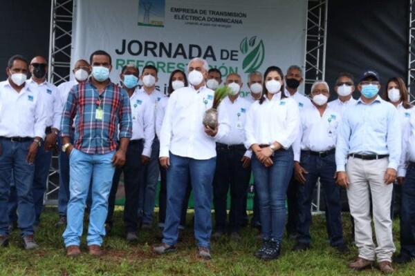 ETED realiza jornada de reforestación en San Cristóbal