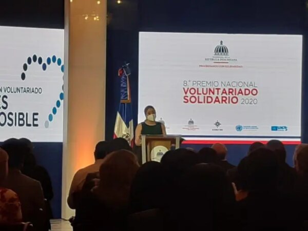 Doctor Cruz Jiminián y otras 14 personas galardonados en Premio Voluntariado Solidario 2020