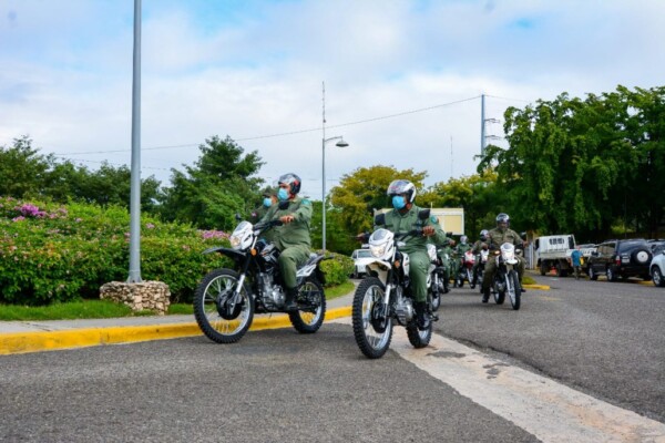 Medio Ambiente recibe 20 motocicletas para aumentar capacidad operativa del SENPA