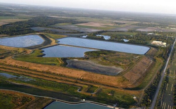 Emergencia ambiental en Florida por un estanque de residuos químicos