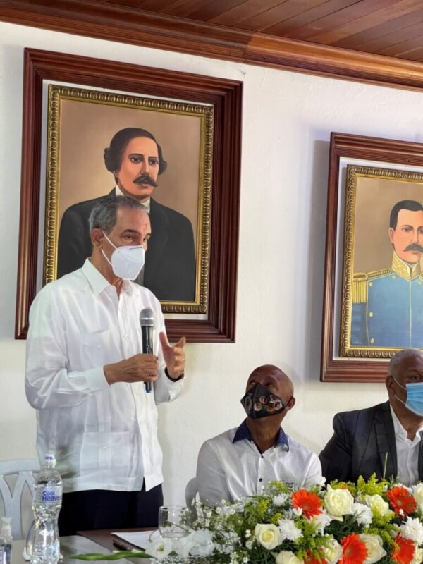 Ministro del Mescyt visita Bohechío en San Juan