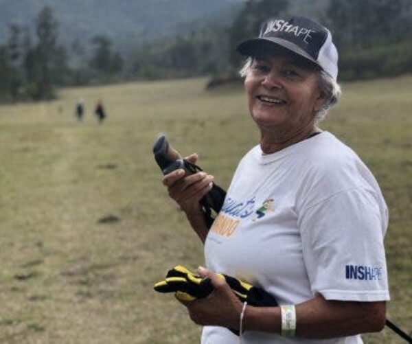 Con 77 años sube al Pico Duarte para hacer realidad sueño junto a sus nietos