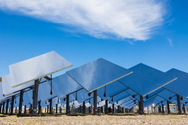 Científicos australianos logran un gran avance en la generación de energía solar usando espejos