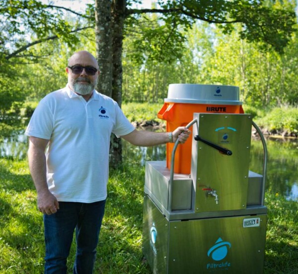Filtralife, el invento francés capaz de potabilizar hasta 1300 litros de agua dulce por hora